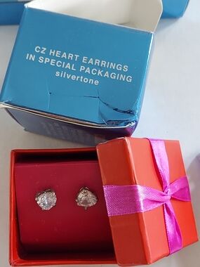 Vintage Avon Silvertone Clear CZ Heart Stud Earrings